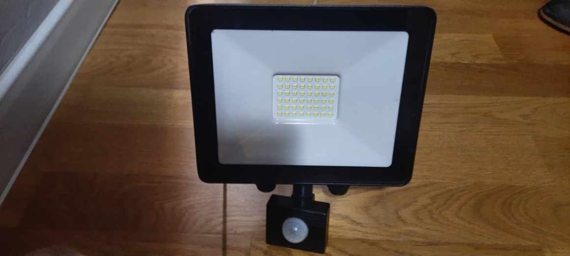 Lutec Naświetlacz Tec30 PIR LED Slim