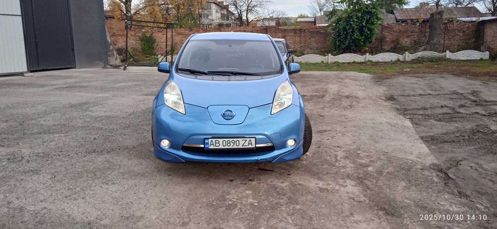 Продам власний автомобіль Ніссан Ліф