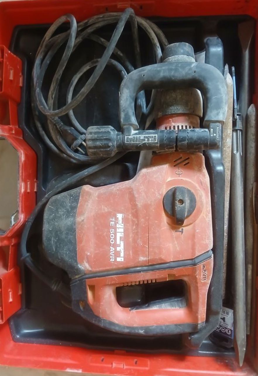 Martelo elétrico Hilti TE 500-AVR usado c/ varios assessórios incluios