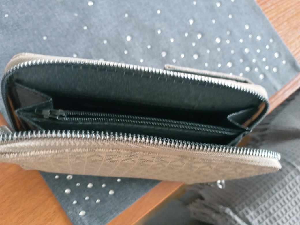 Torebka listonoszka Michael Kors portfel