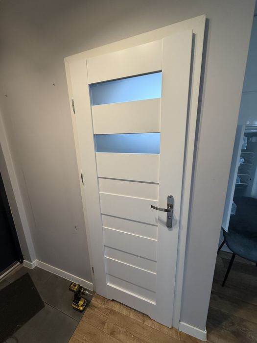 Oddam dzrwi z futryna