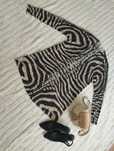 Świetny kardigan sweter narzutka print zebra