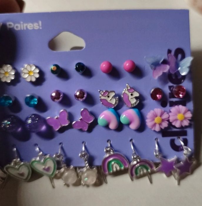 20 brincos Claire's