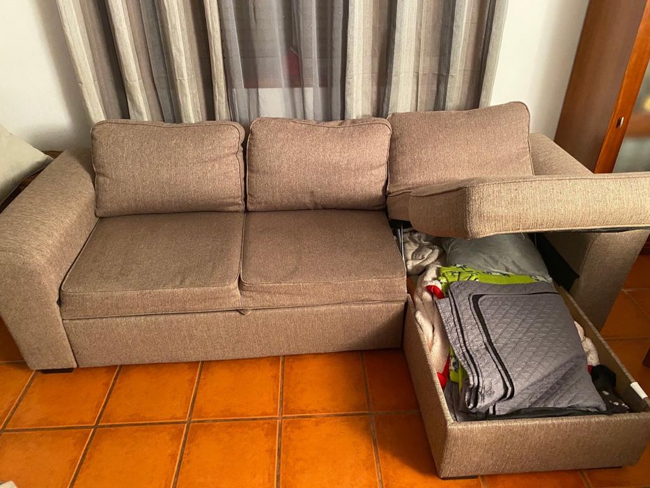 Sofa cama com chaise longue e arca