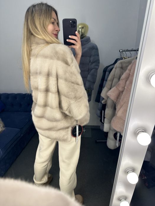 Біла , беж  нюд норковая кофта