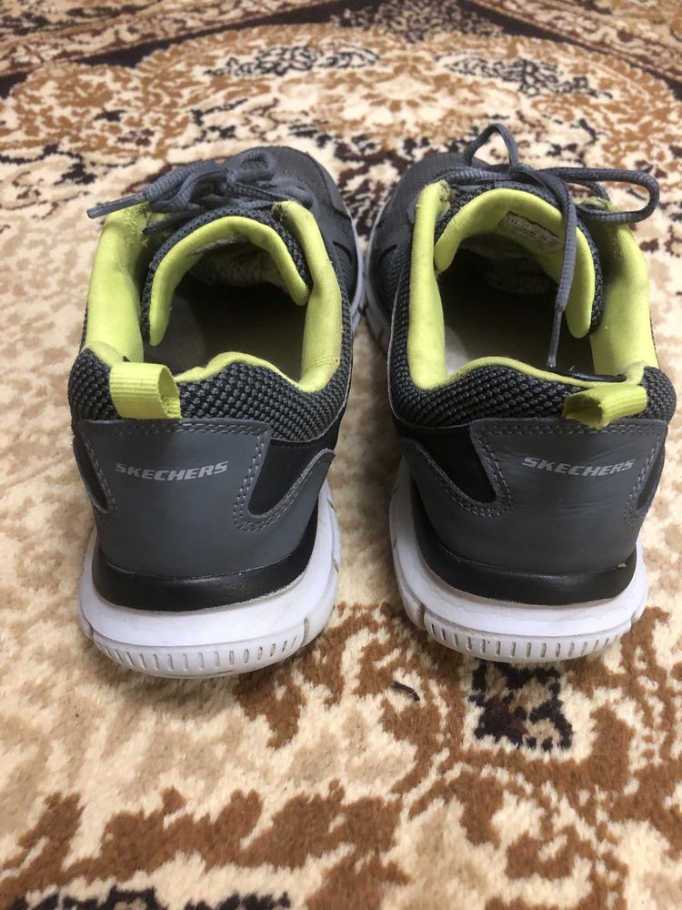 Кроссовки черные adidas р 43. Крос серые SKECHErS р 45 Крос Reebok р43