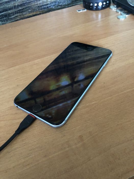 Продам Iphone 6S Plus