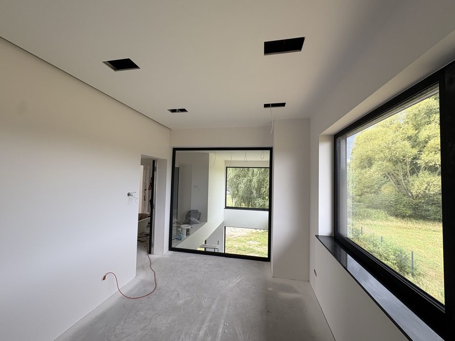 Gipsowanie i malowanie natryskowo. Sufity podwieszane, sucha zabudowa.