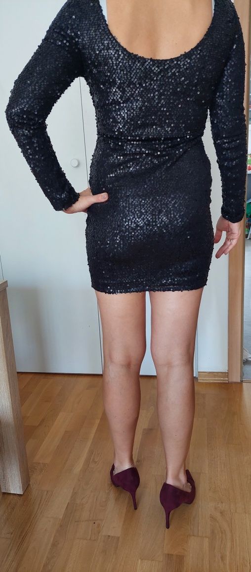Czarna cekinowa sukienka mini