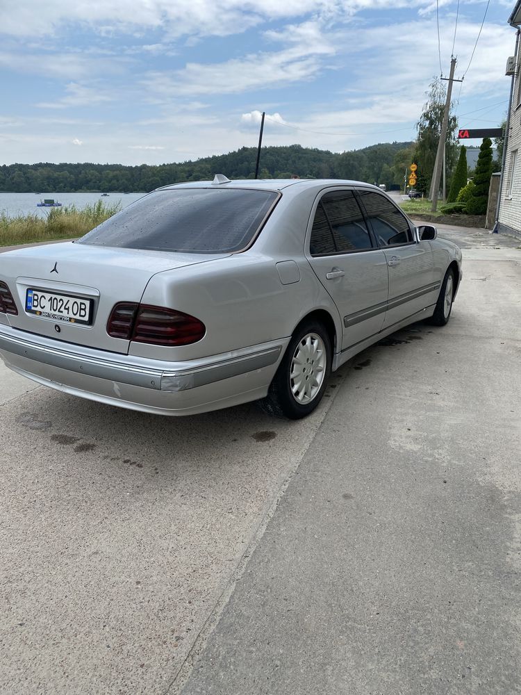 Mersedes W210 автомобіль мерседес бенз Е280