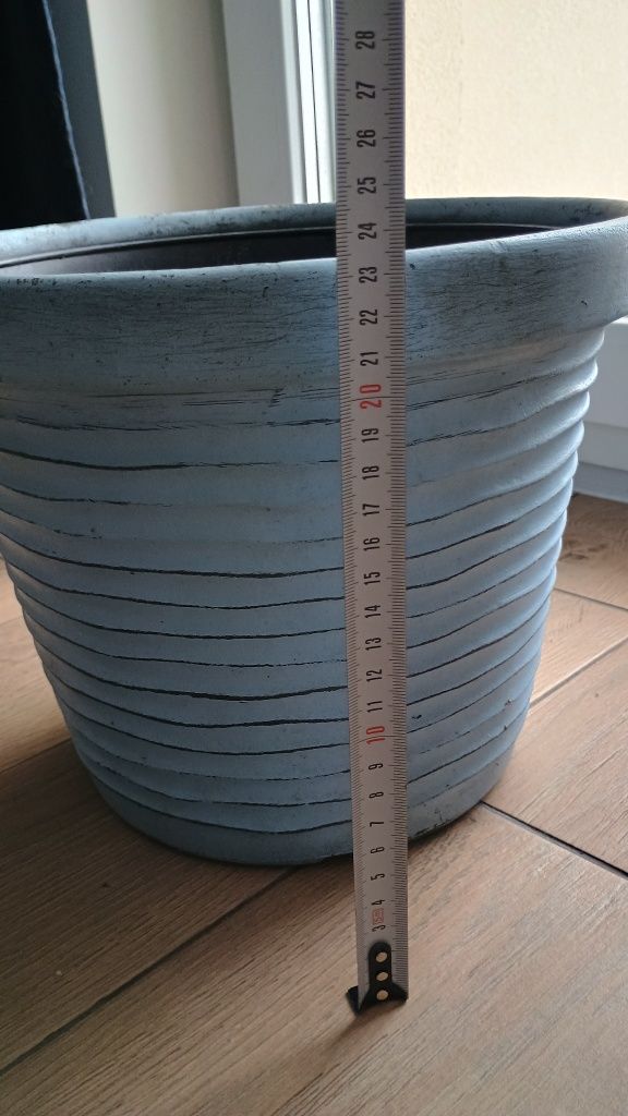 Plastikowa duza osłona na donice ryflowana