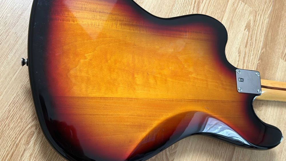 Продам Squier Classic Vibe Bass VI 3-Color Sunburst, Індонезія