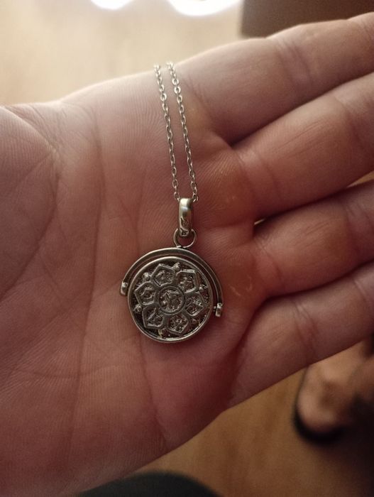 Fio de prata 925 com pendente budista mandalas.