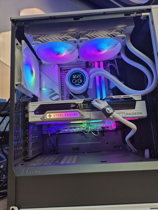 Gaming PC Ryzen 7 32GB RX 9070 XT 2TB ARGB Fractal North
