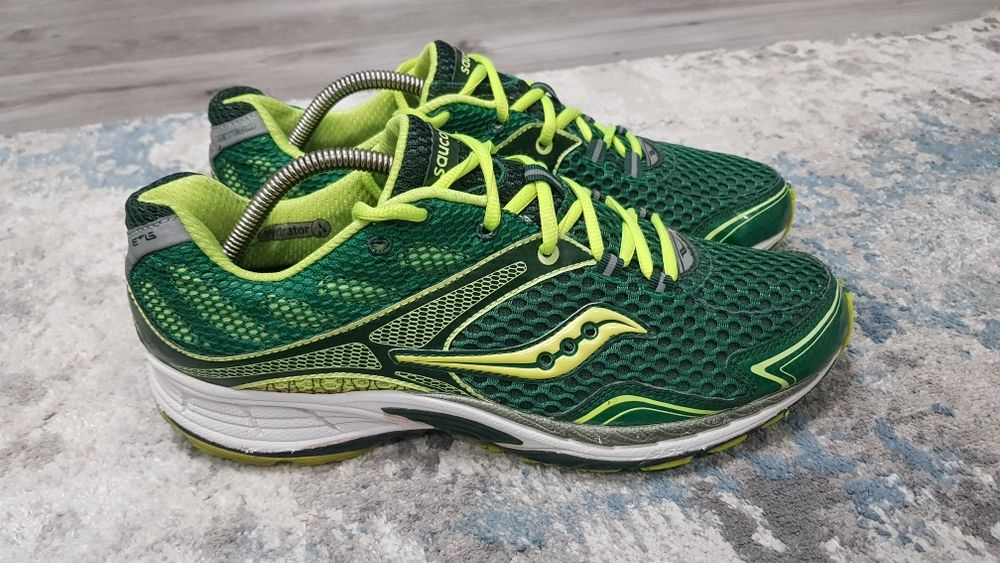 Продам фірмові кросівки Saucony