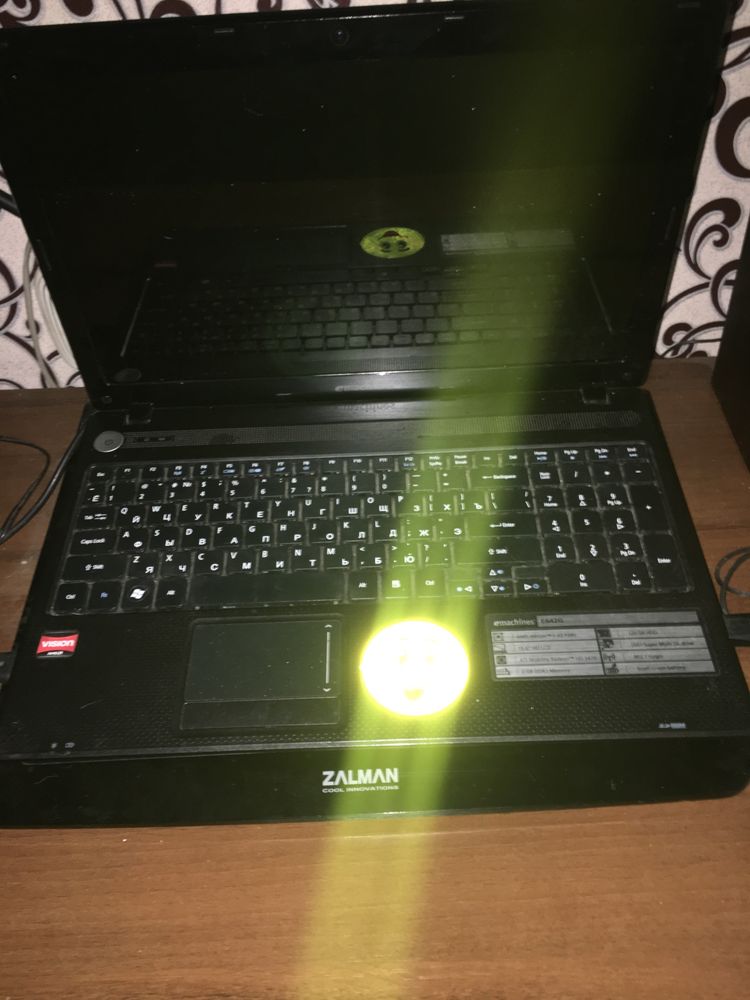 Продам ноутбук ,
