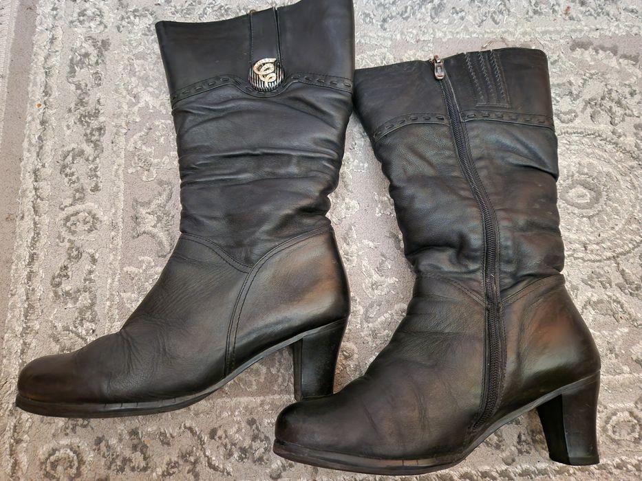 Зимові чоботи з уточненням та осінні /весняні черевичкина підборах