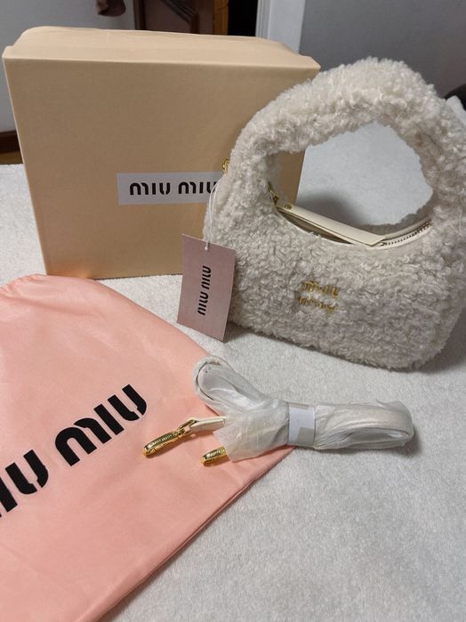 Wander shearling White bag mala MiuMiu