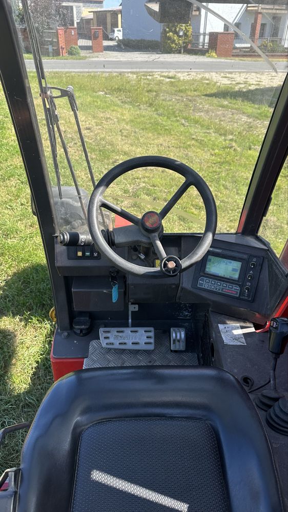 Manitou TMT 27S wózek zawieszany do załadunku kurczaków