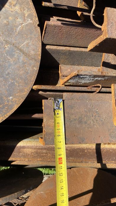 Продам уголок  200 бу