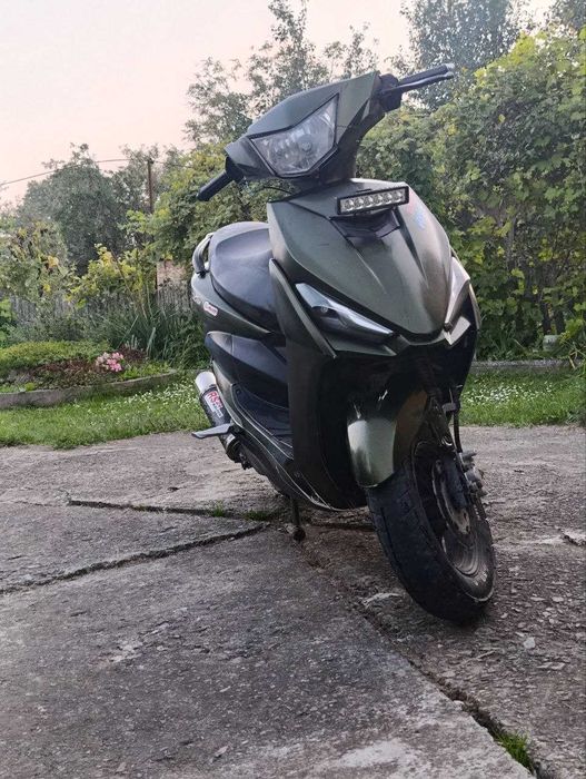 Yiben Jog на доках