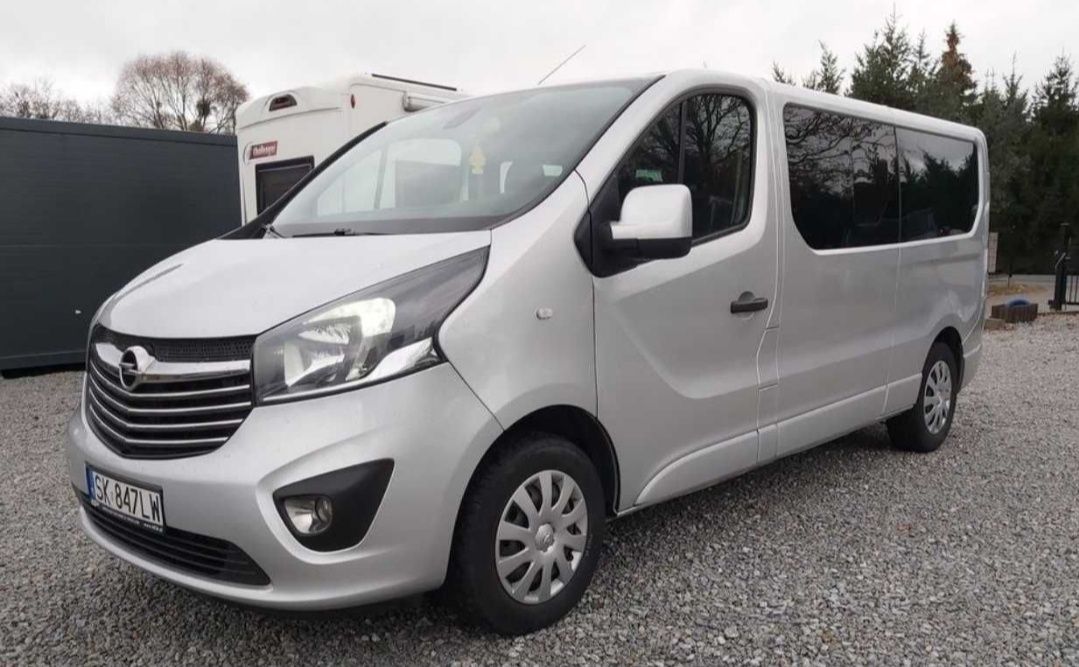 Wypożyczenie Wynajem Busa 9 osobowego Trafic Vivaro