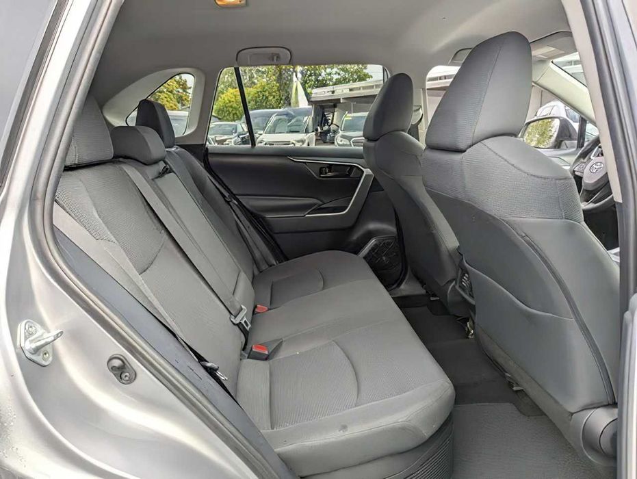 Toyota RAV4 Hybrid LE      2019