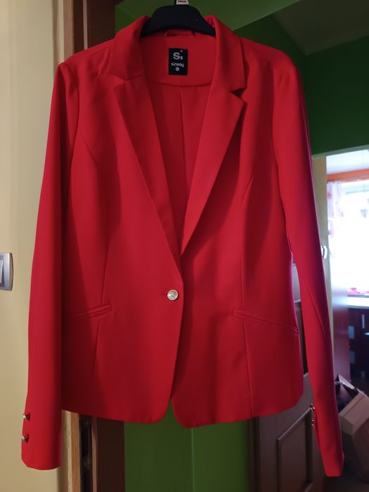 Czerwony piękny żakiet