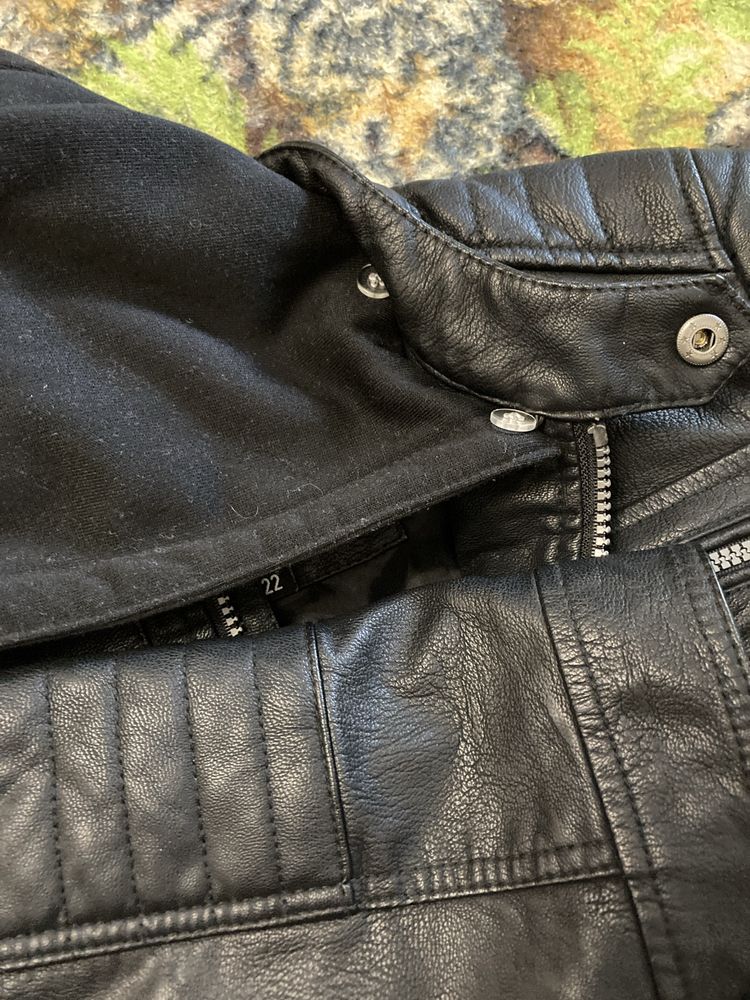 Куртка из эко-кожи c’а на рост 122 см-350 грн.