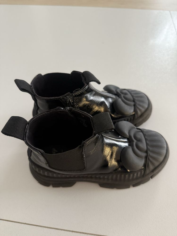 Buty botki mickey Zara rozmiar 27 czarne lakierowane jak nowe