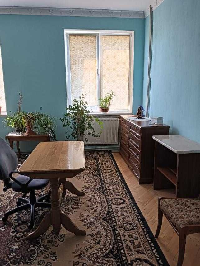 Продаж будинку по вул.Коновальця