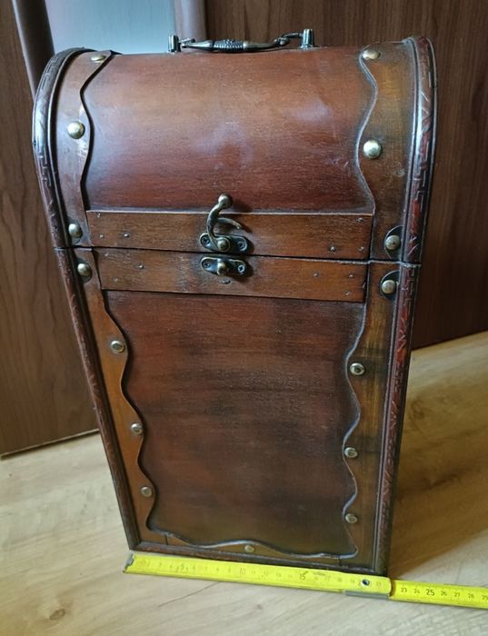 Kuferek drewniany Vintage Retro na wino , słodycze Prezent