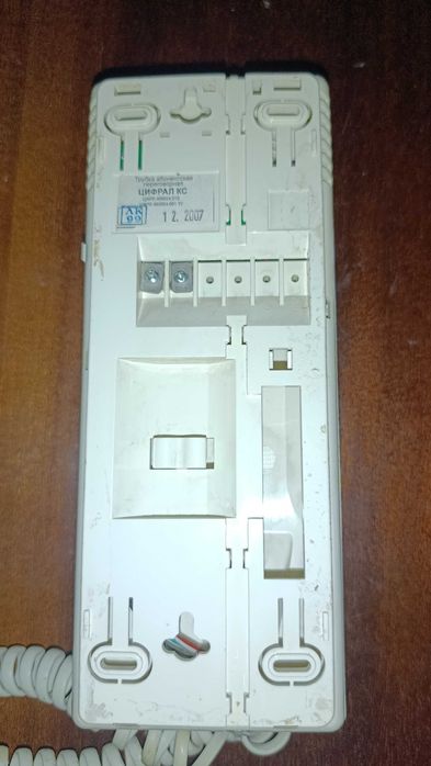 Домофон настенный и на тумбочку.