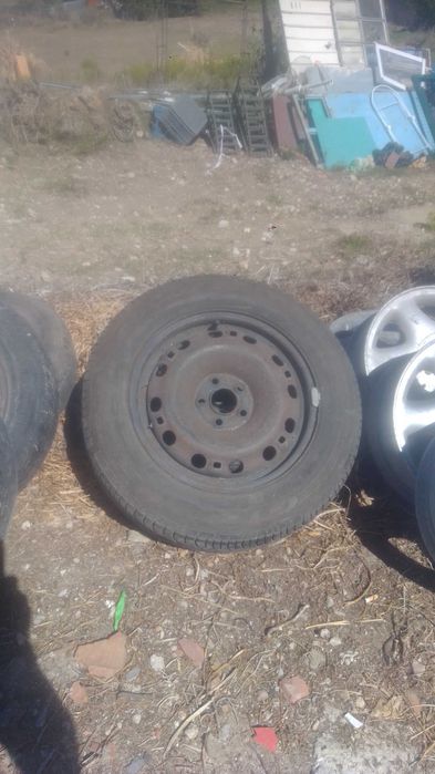 jantes e pneus de automoveis de diversas marcas e medidas