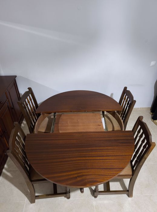 Mesa de sala de jantar + 4 cadeiras