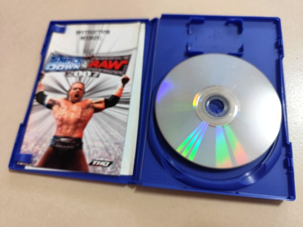 Jogo para PlayStation 2 (PS2) - Smack Down vs Raw 2007