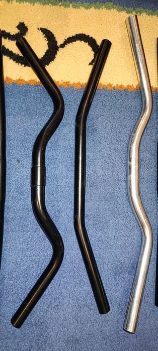Vários guiadores bicicletas btt
