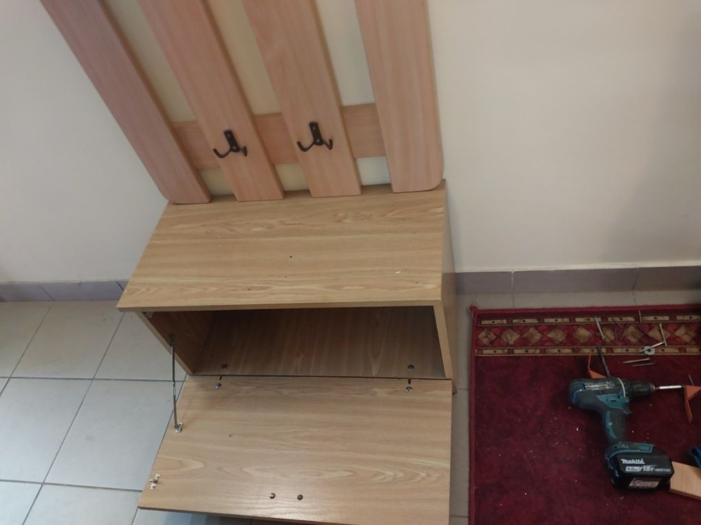 Wieszak na ubrania do przedpokoju + szafka na buty