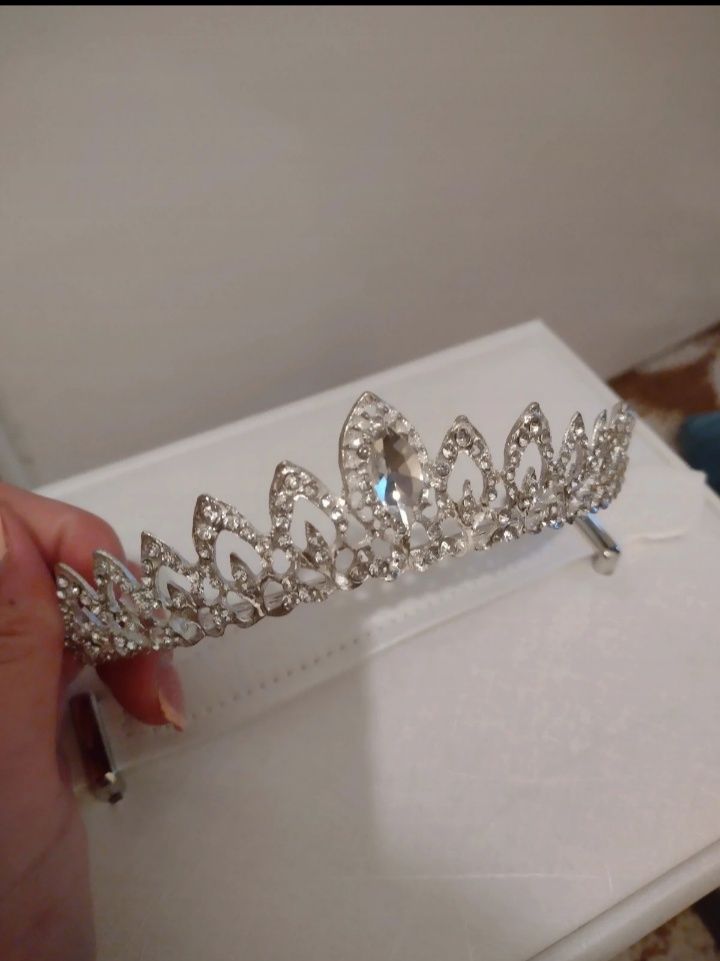 Tiara ślubna - ozdoba