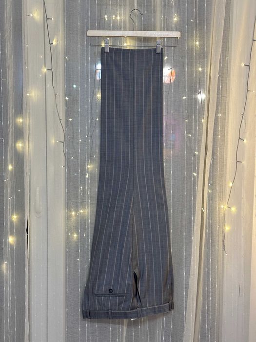 Garnitur męski Vistula - 100% szara wełna z różowymi akcentami (9)