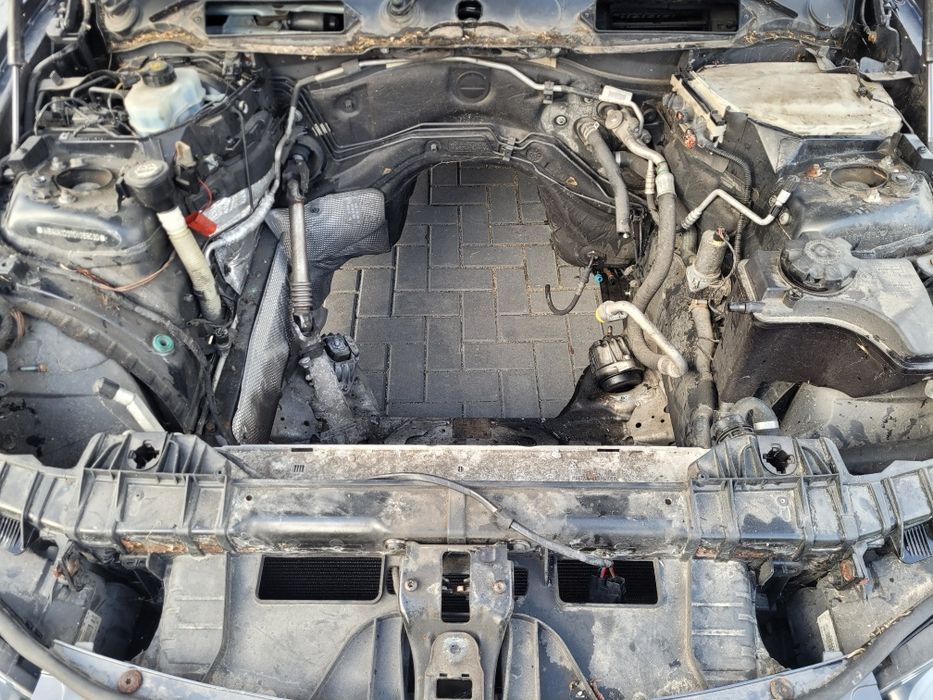 BMW e81 Anglik Brak silnika sparkling graphite A22 drift 123d