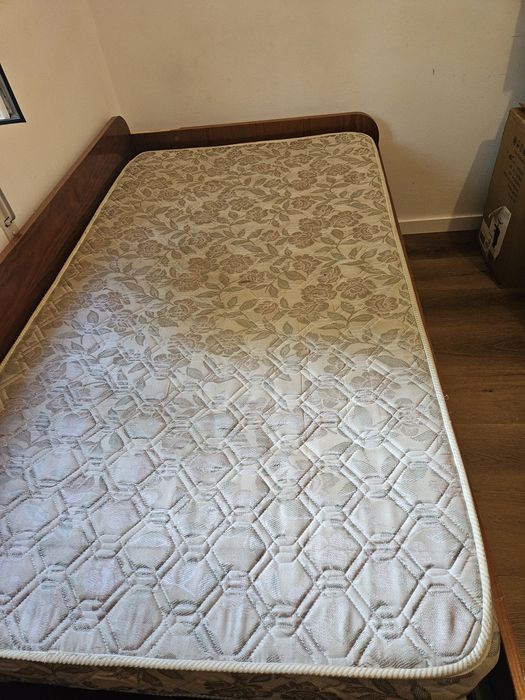 Cama solteiro com cama auxiliar e 1 colchão