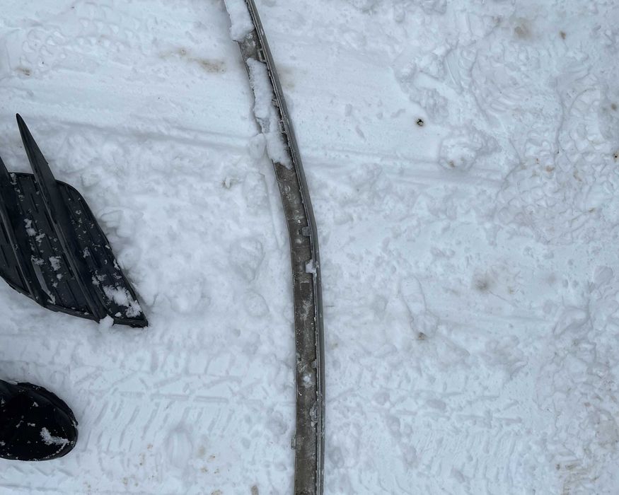 заглушка переднього бампера права мерседес А177,листва хром.