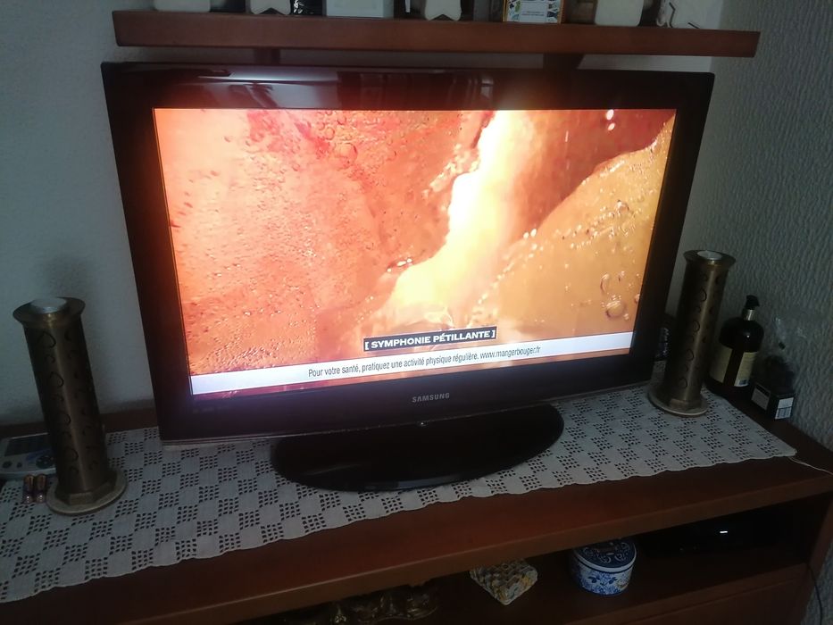 Vendo 32 polegadas TV lcd como nova