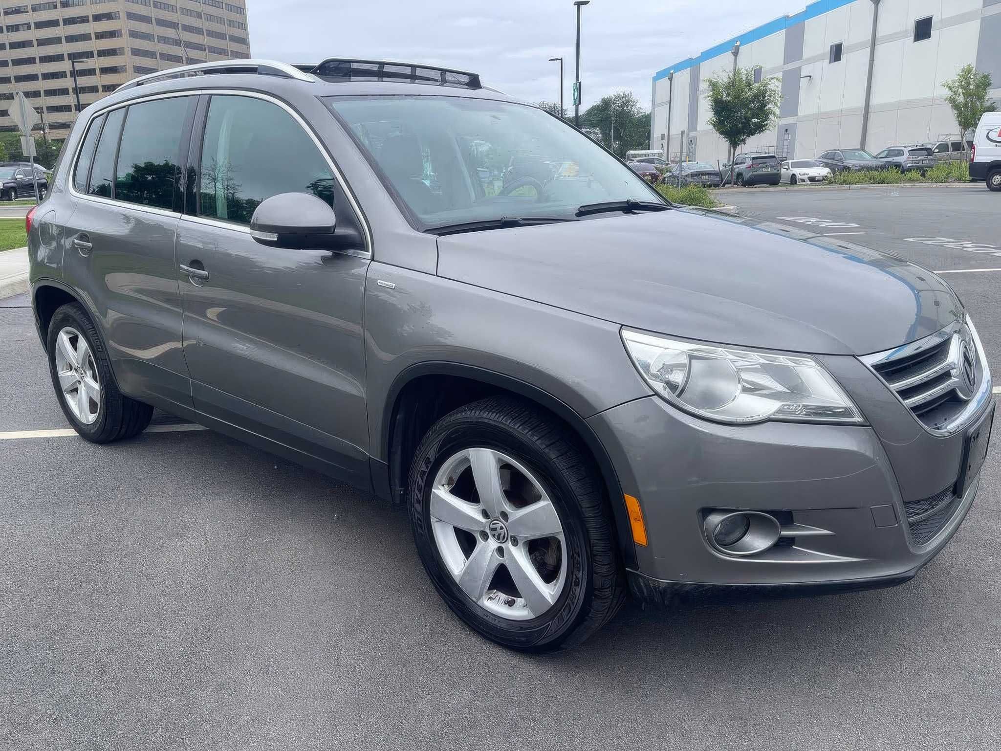 2010 Volkswagen Tiguan Wolfsburg Edition 4Motion