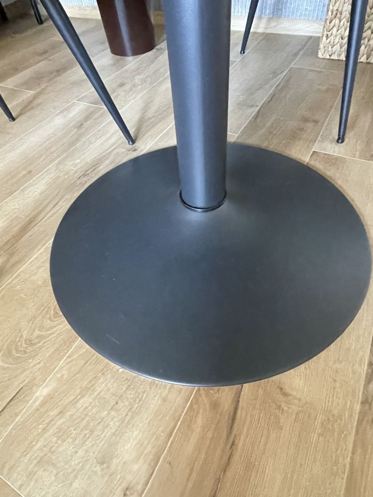 Stół okrągły do salonu