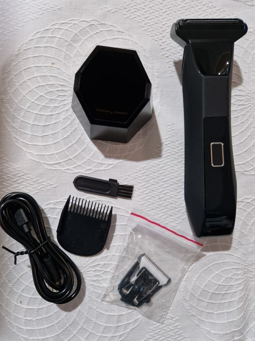 Máquina de aparar pêlos corporais e barbeador. Nova