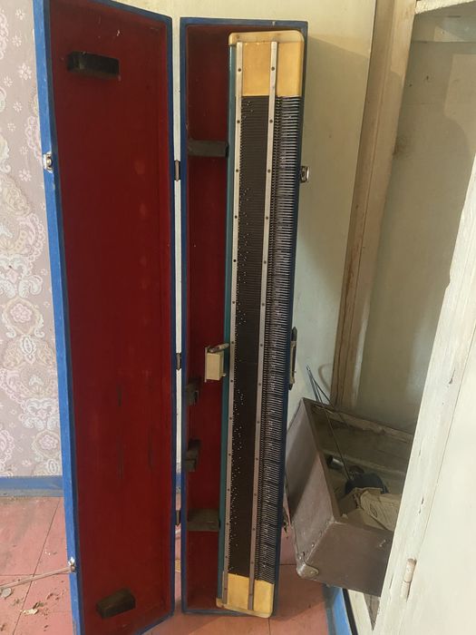 Продам вязальную машинку