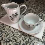 Chavena & leiteira antigas de porcelana de Coimbra