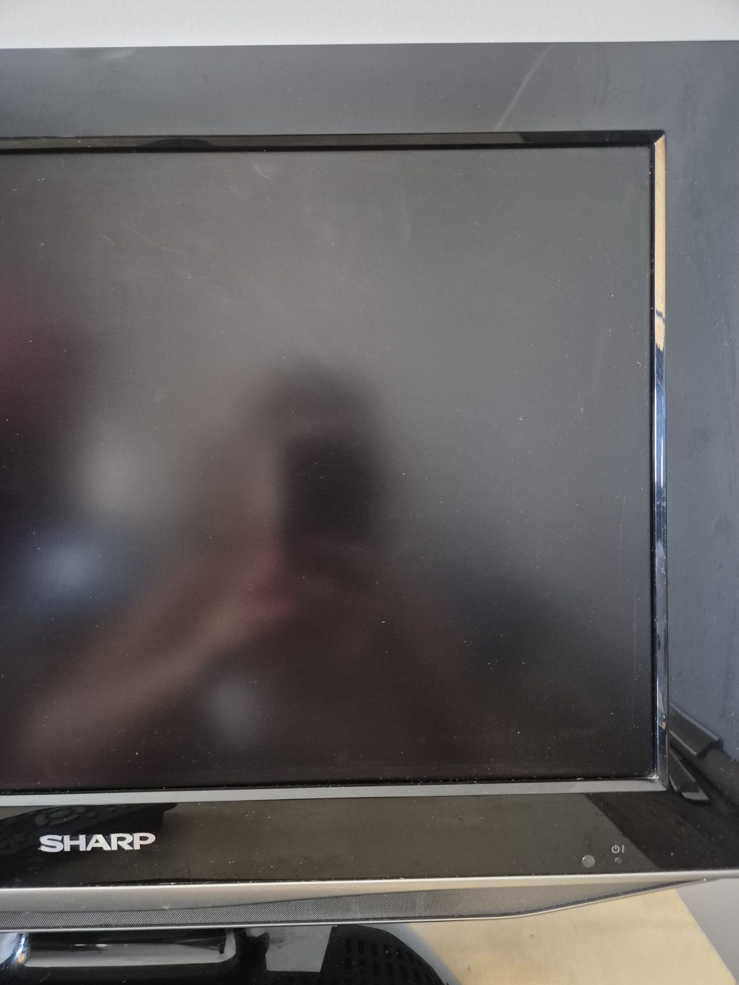 Telewizor LCD Sharp LC-20AD5E-BK 20" + pilot
